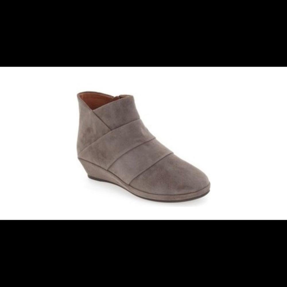 Gentle Souls by Kenneth Cole Gray Nori Wedge Bootie Size 6.5